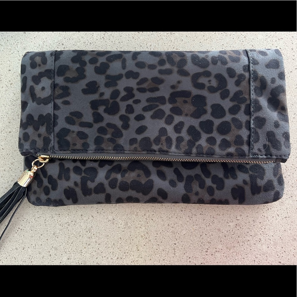 Clutch. Suede animal print with zipper closure.